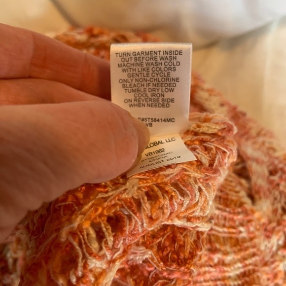 NWT V-neck long sleeved sweater in peach - Picture 10 of 11